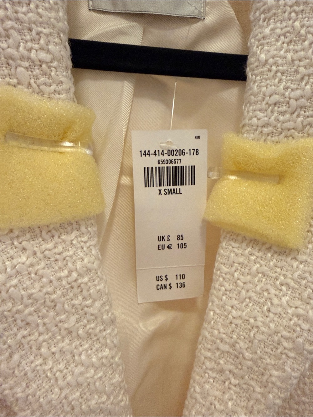Abercrombie & Fitch Cream Bouclé Cropped Blazer with Yellow Accent - Picture 4 of 4